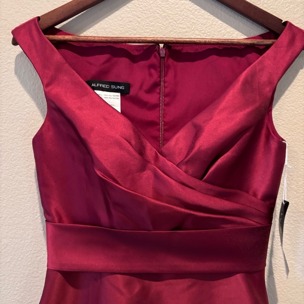 NWT Alfred Sung Off the Shoulder Satin Gown in Burgundy, size 4R - Picture 3 of 16